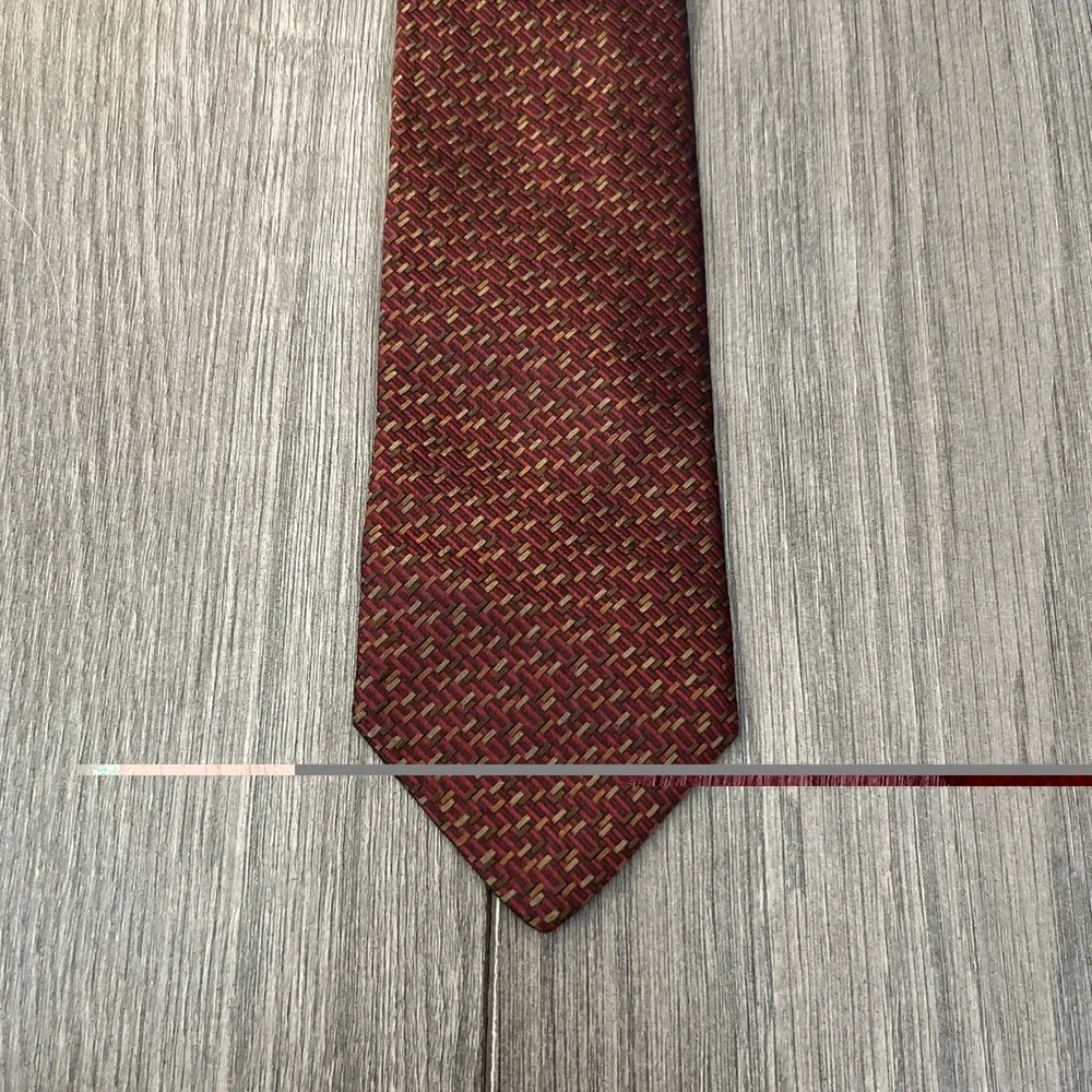 Salvatore Ferragamo Made In Italy Silk Tie Burgundy Gold Beautiful!